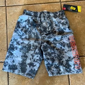 NWT Boys under armor swim trunks